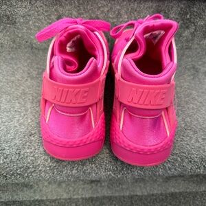 Pair of 7y pink Nike Huarache low. No box
